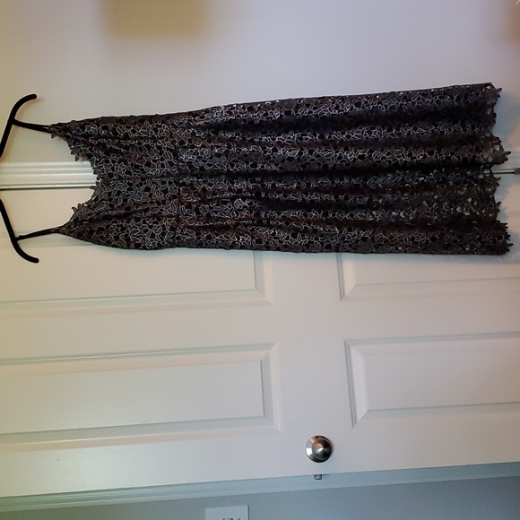 Astr Dresses & Skirts - ASTR black and silver patterned midi dress